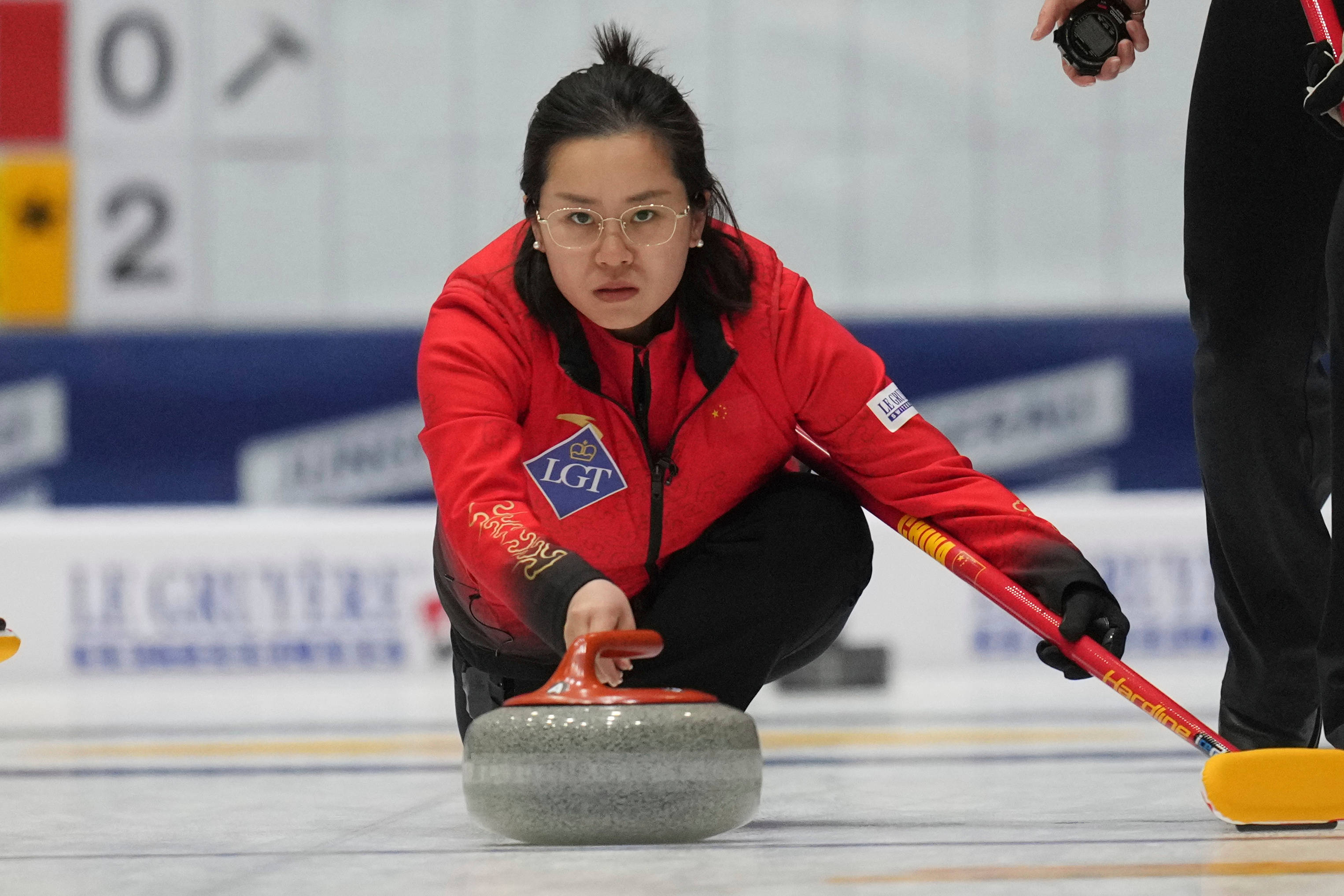 冰岛运动员斩得冰壶项目冠军