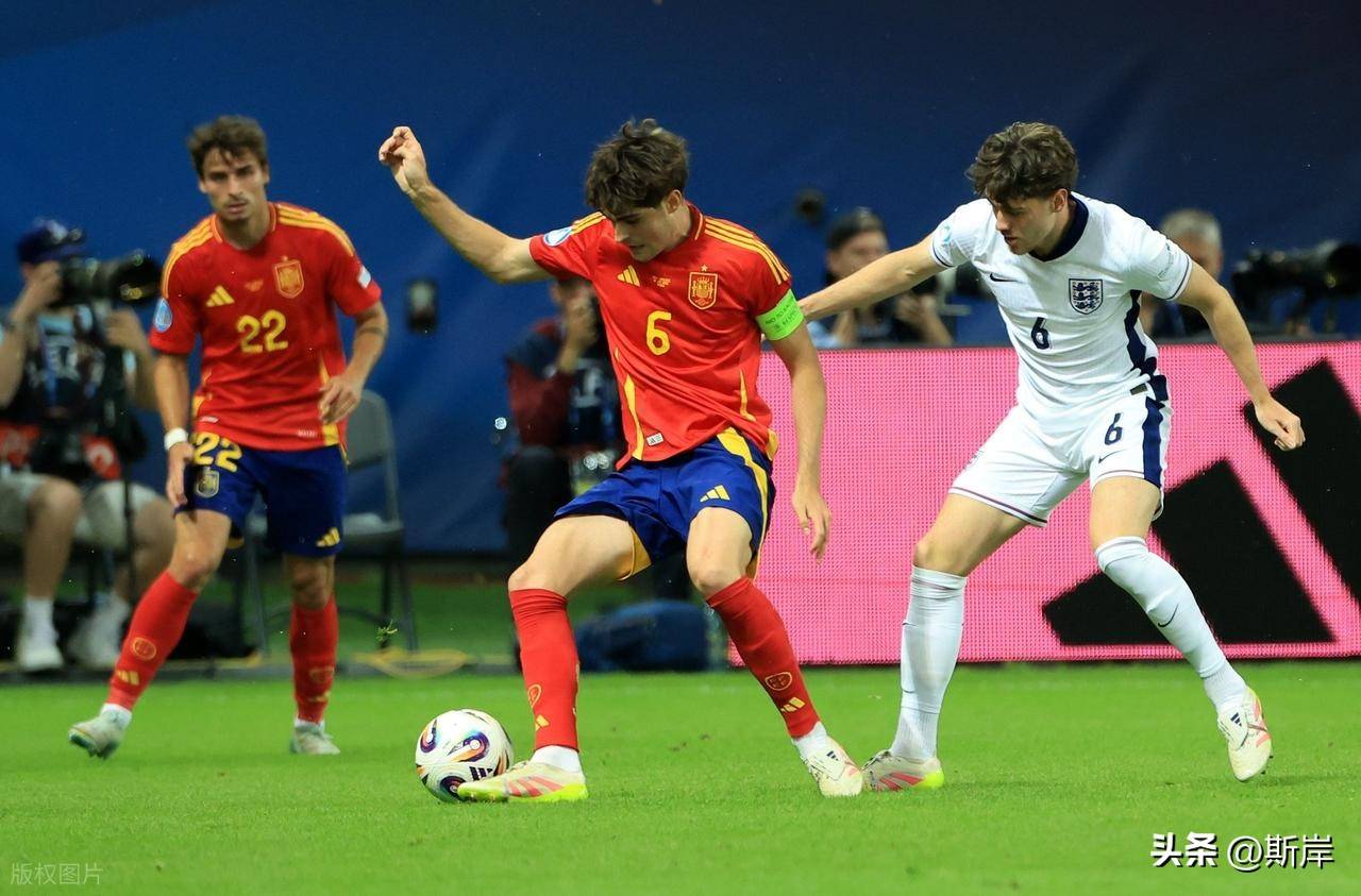 英格兰队在激烈比赛中卫冕成功