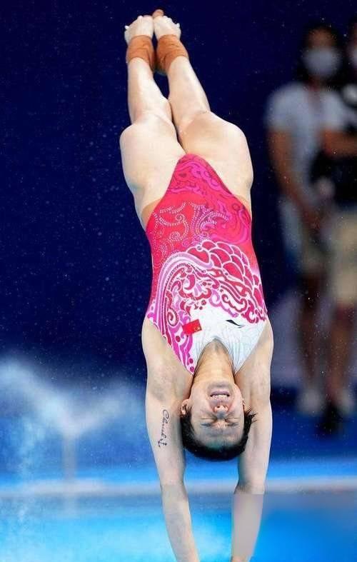 新西兰女子体操选手技艺精湛