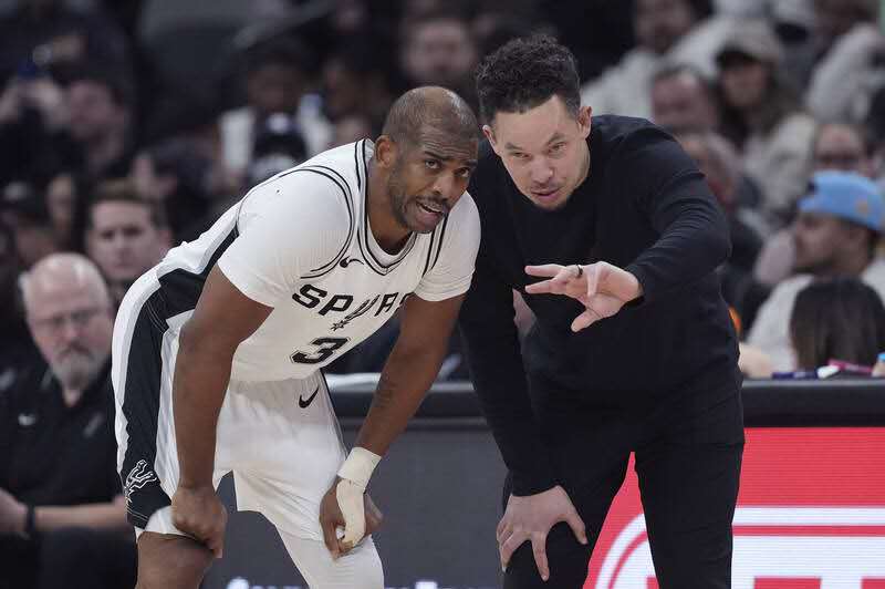 雄鹿擊退老鷹，安特托昆博+带领球队赢球