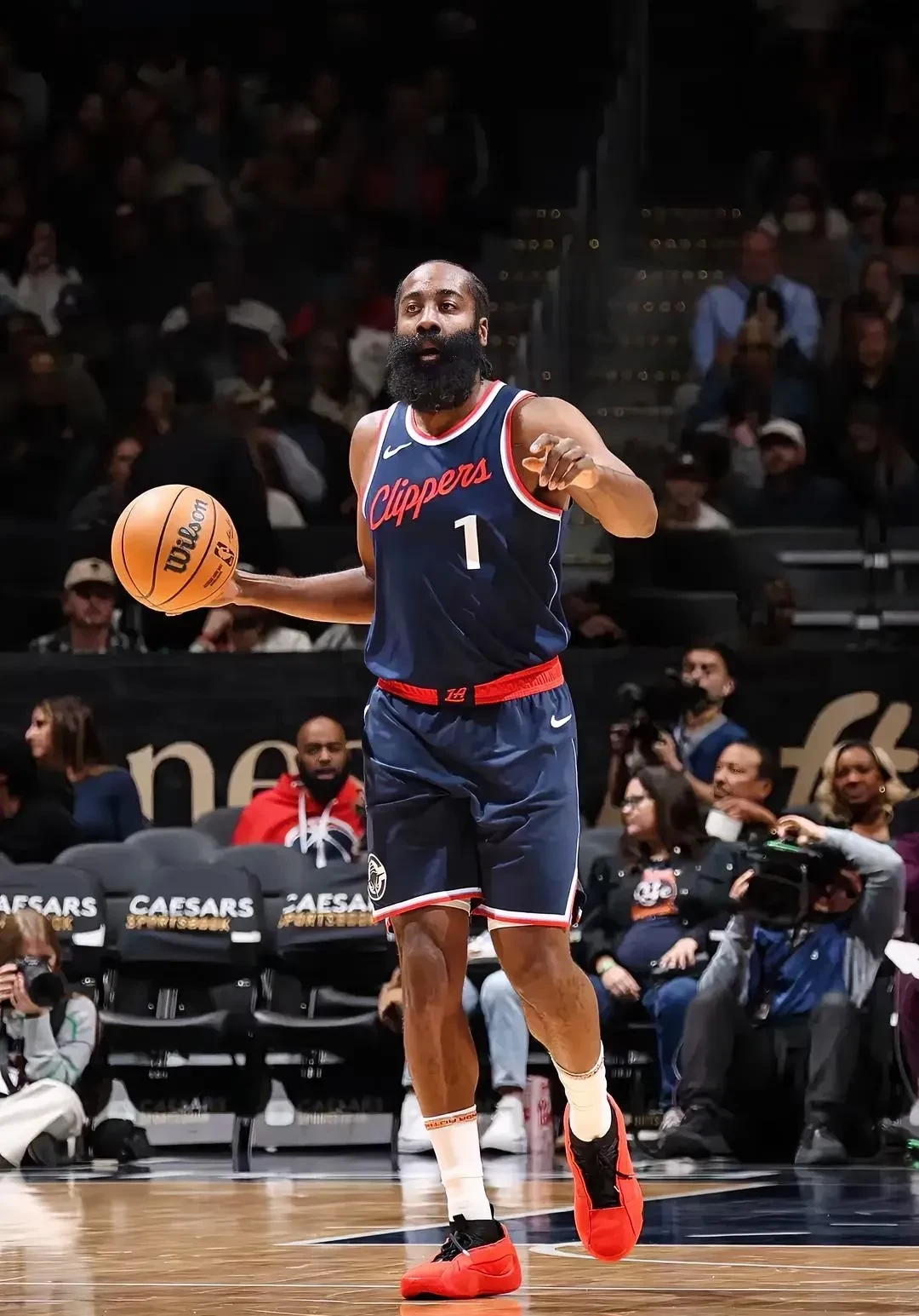 DB彩票官网-火箭险胜开拓者，哈登绝杀关键一球