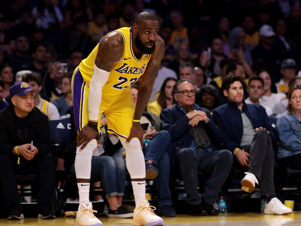 火箭主场大胜湖人，保持不败