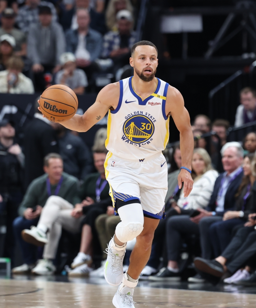 勇士横扫爵士，库里35+7+6砍下高分胜利的简单介绍