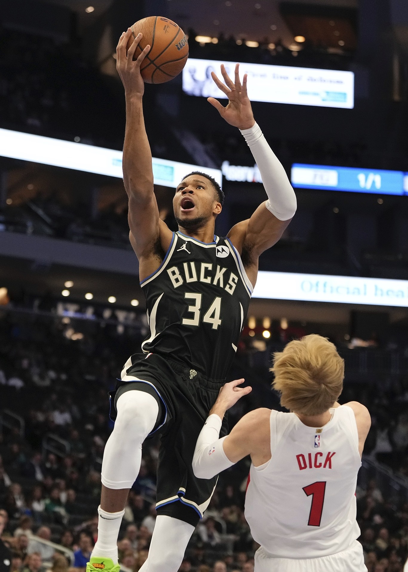 DB彩票试玩-雄鹿主场击败猛龙，取得五连胜