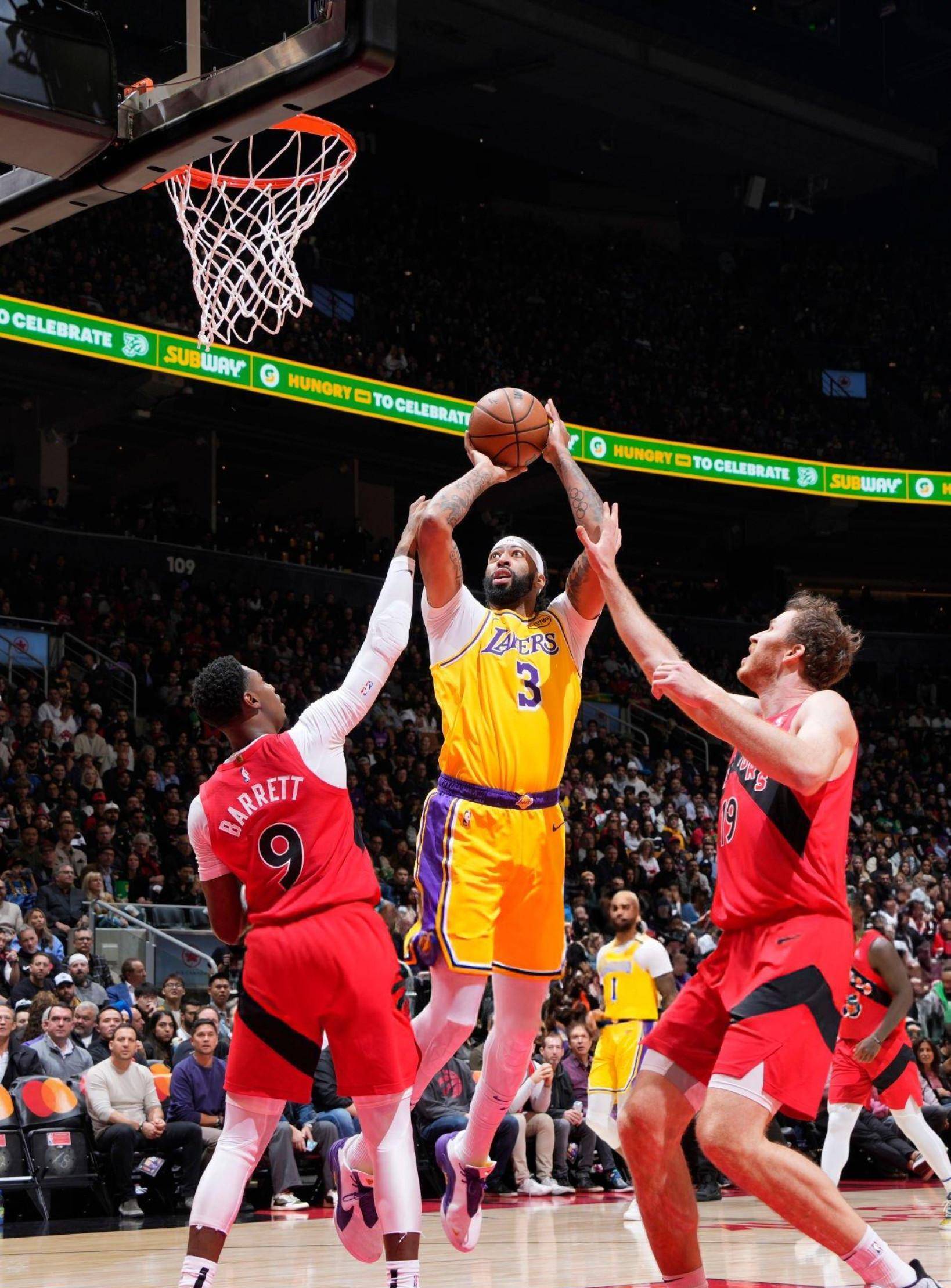 猛龙客场战胜湖人，西亚卡姆砍下35分